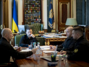 В ходе перестановок Зеленский выдвинул во власть людей, которые вызовут благосклонность Трампа — Bloomberg