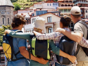 Если прогнать всех туристов или плохо с ними обходиться, проиграем только мы сами и никто другой. Будь то русский или китаец, в следующий раз он отправится в другое место и не станет советовать ни друзьям, ни знакомым приезжать сюда к нам.