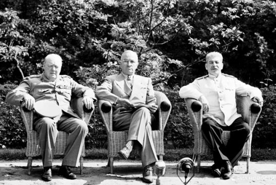 Потсдамская конференция (1945) Черчилль, Трумэн и Сталин на Потсдамской конференции