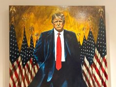 В Западном крыле Белого дома появился новый снимок Дональда Трампа — на фоне огня и флагов США В Западном крыле Белого дома появился новый снимок Дональда Трампа — на фоне огня и флагов США