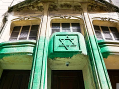 Эти обвинения, по мнению Парижа, «противоречат нормам международного права», в том числе обязанность не вмешиваться во внутренние дела государств.