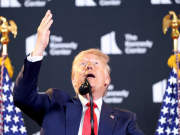 «Он не мог просто так их послать». Что Трамп пообещал союзникам перед встречей с Путиным