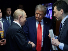 Трамп заявил, что пока не планирует вводить санкции против России