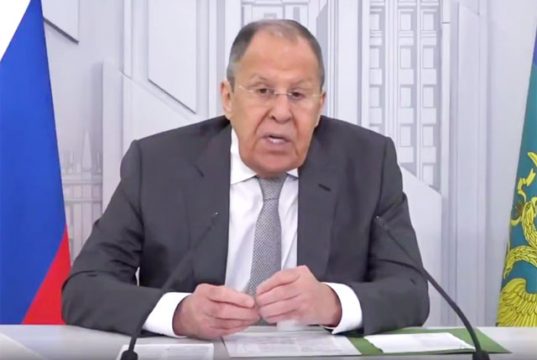 Сергей Лавров: Россия признает Зеленского «де-факто главой режима» и готова с ним встретиться в этом качестве, но по конституции он нелегитимен Сергей Лавров: Россия признает Зеленского «де-факто главой режима» и готова с ним встретиться в этом качестве, но по конституции он нелегитимен