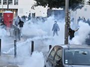 Перекрытые дороги, заблокированные школы и пожары: во Франции проходят масштабные протесты из-за мер жёсткой экономии