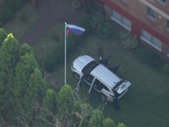 Машина протаранила ворота генконсульства России в Сиднее