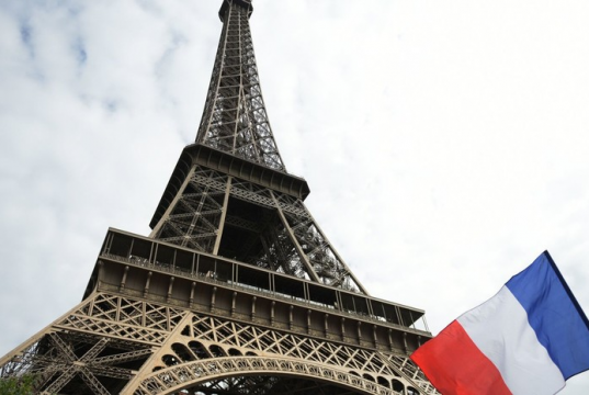 Те, кто встречался с Трампом в Вашингтоне, как ожидается, соберутся в Париже в четверг по приглашению президента Франции Эммануэля Макрона, чтобы продолжить обсуждения