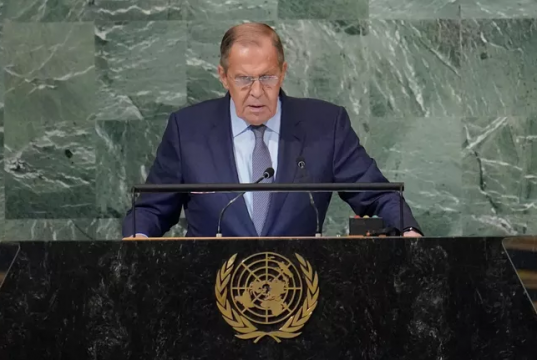 Лавров осадил журналиста за просьбу перейти на английский