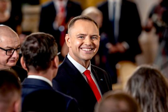 На первый взгляд дежурный приезд новоиспечённого президента Польши в США привёл к настоящему расколу внутри Европы На первый взгляд дежурный приезд новоиспечённого президента Польши в США привёл к настоящему расколу внутри Европы