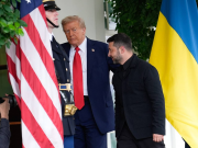 По словам осведомленных источников газеты Financial Times, встреча президентов США и Украины не раз превращалась в перепалку, при этом Трамп постоянно ругался.