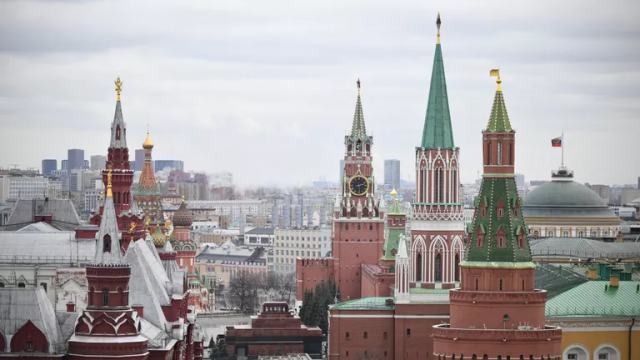 По данным СВР, Париж рассчитывает отправить на Украину контингент в размере около двух тысяч военных. Их уже разместили в приграничных районах Польши, где они проходят боевое слаживание.