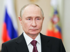 Ушаков: Путин и Трамп договорились оставаться на связи