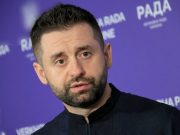 Зеленский инициирует увольнение главы фракции «Слуга народа» Арахамии Зеленский инициирует увольнение главы фракции «Слуга народа» Арахамии