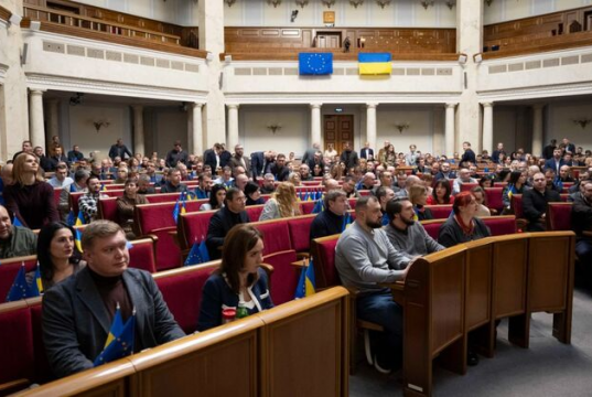 «Выбить из-под Зеленского Кабмин и Раду». Приведет ли скандал с Миндичем к политическому кризису в Украине