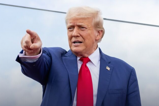 «Молчи, свинка!» Трамп закрыл журналистке рот после вопроса об Эпштейне.