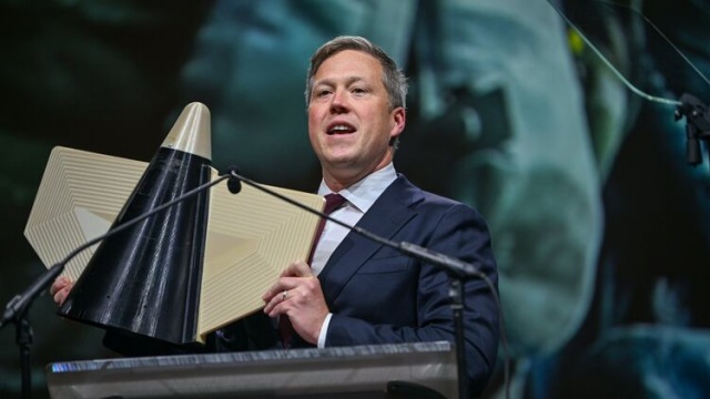 Министр армии США Дэниел Дрисколл проведет в Киеве от имени Дональда Трампа переговоры с Владимиром Зеленским, после чего поедет в Россию для возобновления мирных переговоров.