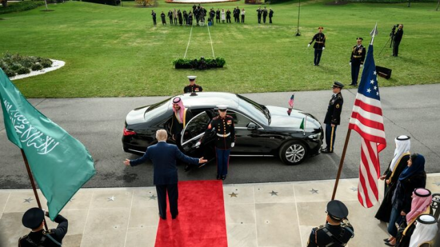 В Белом доме впервые после скандала с расчленением журналиста торжественно приняли саудовского принца