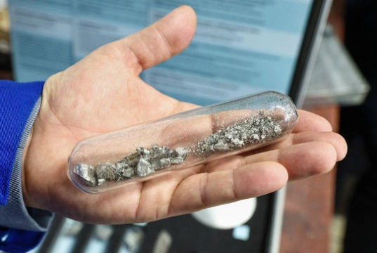 Путин поручил утвердить дорожную карту по добыче редкоземельных металлов