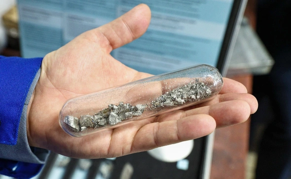 Путин поручил утвердить дорожную карту по добыче редкоземельных металлов