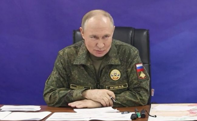 Владимир Путин поздравил военных с Днем разведчика