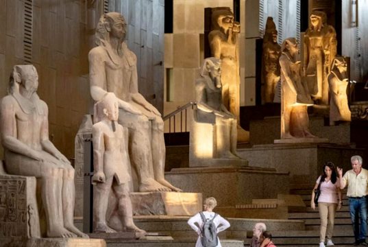 В Египте около Великой пирамиды Хеопса открыли крупнейший археологический музей мира В Египте около Великой пирамиды Хеопса открыли крупнейший археологический музей мира