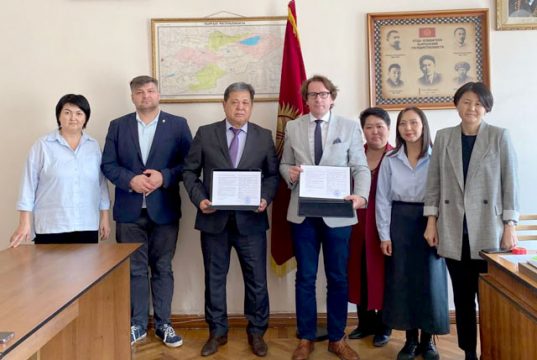 В Среднюю Азию лезет не только Британия, но уже и Польша В Среднюю Азию лезет не только Британия, но уже и Польша