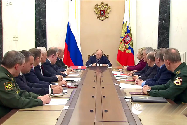 Владимир Путин провёл оперативное совещание с членами Совета Безопасности Владимир Путин провёл оперативное совещание с членами Совета Безопасности