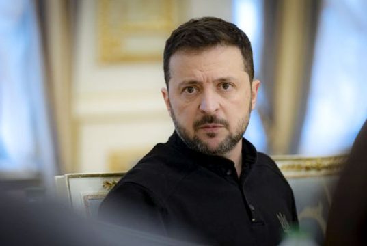 Встреча Зеленского с фракцией «Слуги народа» назначена сегодня на 20.00 по Киеву Встреча Зеленского с фракцией «Слуги народа» назначена сегодня на 20.00 по Киеву