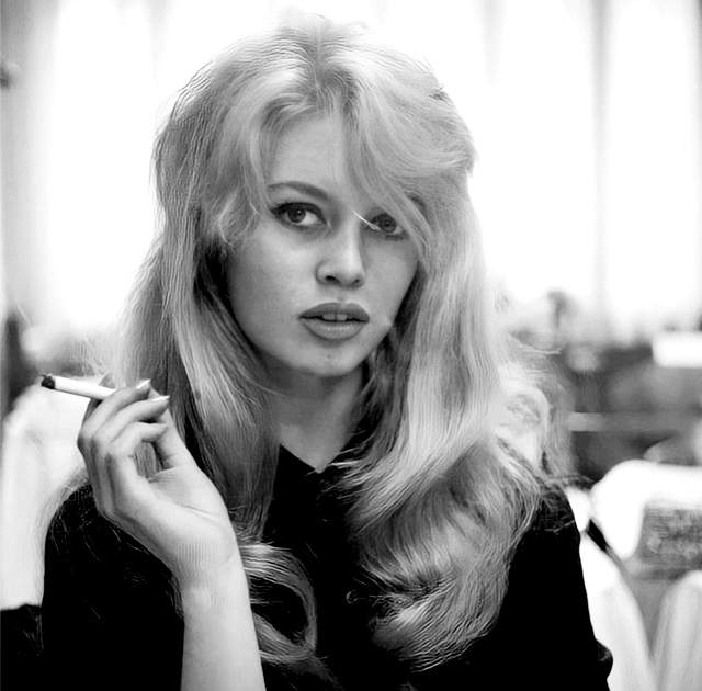 Ушла из жизни муза французского кино и секс-символ эпохи Бриджит Бардо Ушла из жизни муза французского кино и секс-символ эпохи Бриджит Бардо