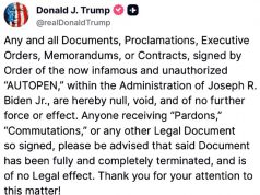 Дональд Трамп объявил недействительными все документы, включая указы и контракты, подписанные «авторучкой» Джо Байдена Дональд Трамп объявил недействительными все документы, включая указы и контракты, подписанные «авторучкой» Джо Байдена