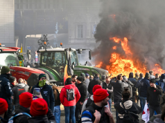 Полиция применила слезоточивый газ против протестующих в Брюсселе