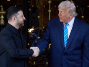 Слово у Зеленского перехватил Трамп, который заявил, что можно или провести референдум, или проголосовать в Раде.