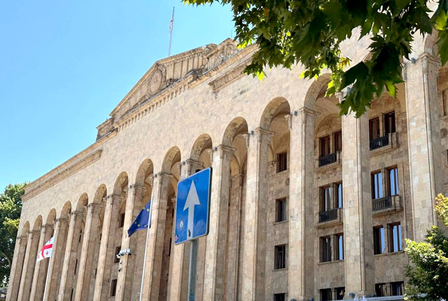 Парламент Грузии принял в первом чтении поправки в закон Парламент Грузии принял в первом чтении поправки в закон