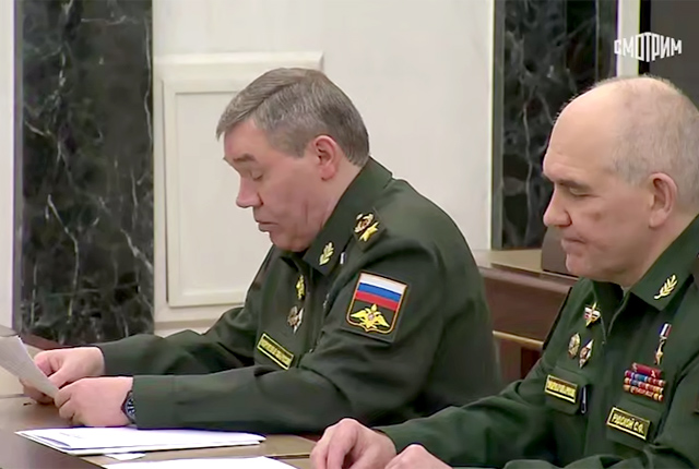 Путин провел второе за последние дни совещание с военными Путин провел второе за последние дни совещание с военными