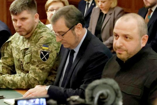 Умеров и Гнатов сегодня снова проведут переговоры с Уиткоффом и Кушнером в Майами Умеров и Гнатов сегодня снова проведут переговоры с Уиткоффом и Кушнером в Майами