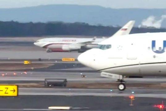 Российский правительственный борт Ил-96 был замечен сегодня в Международном аэропорту Вашингтон Даллес (штат Вирджиния) Российский правительственный борт Ил-96 был замечен сегодня в Международном аэропорту Вашингтон Даллес (штат Вирджиния)