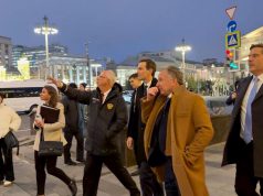 Дмитриев, Уиткофф и Кушнер прогулялись по центру Москвы перед переговорами в Кремле Дмитриев, Уиткофф и Кушнер прогулялись по центру Москвы перед переговорами в Кремле