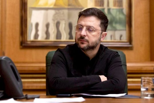 Зеленский провел телефонный разговор с Уиткоффом и Кушнером Зеленский провел телефонный разговор с Уиткоффом и Кушнером