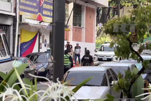 В Каракасе опасаются возможных столкновений сторонников Мадуро и министра обороны страны Лопеса В Каракасе опасаются возможных столкновений сторонников Мадуро и министра обороны страны Лопеса