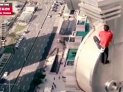 На самый высокий (в 2004-2008 гг.) небоскреб в мире забрались без страховки На самый высокий (в 2004-2008 гг.) небоскреб в мире забрались без страховки