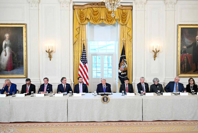 Крупнейшие американские нефтяные компании прохладно отнеслись к предложению Трампа инвестировать $100 млрд в добычу нефти в Венесуэле Крупнейшие американские нефтяные компании прохладно отнеслись к предложению Трампа инвестировать $100 млрд в добычу нефти в Венесуэле