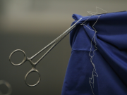 «Их делали бесплодными»: как в благополучной Дании гренландских девочек лишали возможности рожать — и почему эта история снова актуальна