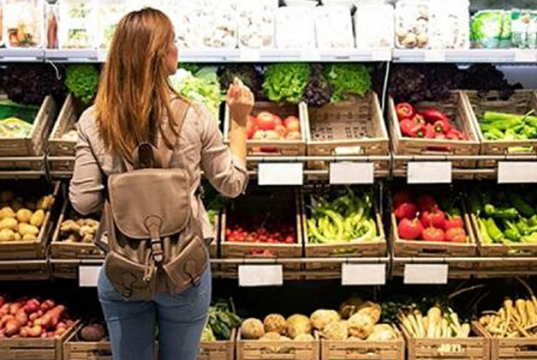 На прилавках должен лежать любой товар по разной цене, и пусть покупатель сам решает, что он хочет, а чего нет