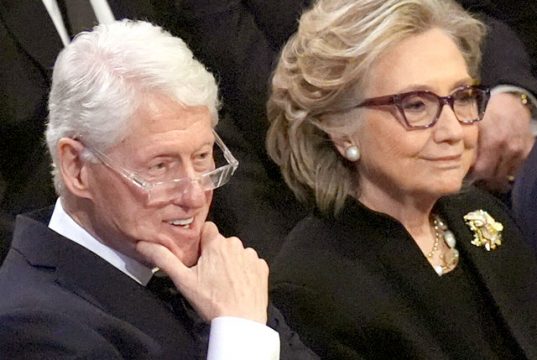 Клинтоны отказались прийти на допрос в конгресс Клинтоны отказались прийти на допрос в конгресс