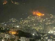 Американские вертолеты Chinook CH-47 нанесли удары по нефтебазе на юге Каракаса Американские вертолеты Chinook CH-47 нанесли удары по нефтебазе на юге Каракаса