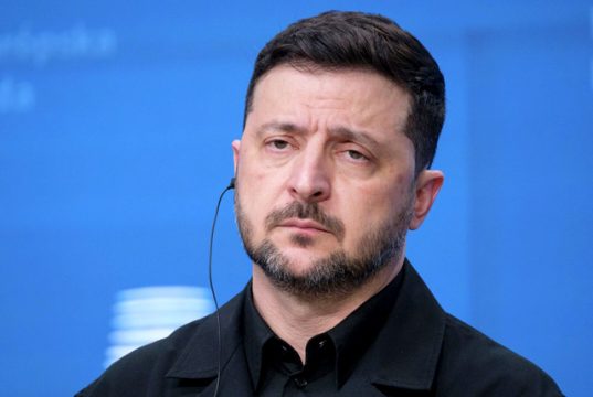 Зеленский в целом проводит мысль, что европейцам нужно создавать свою армию, но без помощи Украины она ее создать не сможет Зеленский в целом проводит мысль, что европейцам нужно создавать свою армию, но без помощи Украины она ее создать не сможет