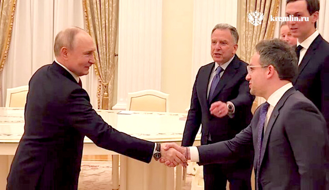 Грюнбаум, который прибыл в Кремль на встречу с Путиным, является старшим советником в сформированном Трампом Совете мира Грюнбаум, который прибыл в Кремль на встречу с Путиным, является старшим советником в сформированном Трампом Совете мира