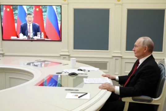 Владимир Путин проводит видеоконференцию с Си Цзиньпином Владимир Путин проводит видеоконференцию с Си Цзиньпином