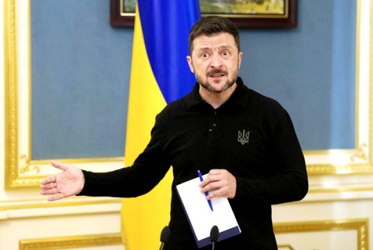 Для референдума по мирному договору требуется прекращение огня, заявил Зеленский Для референдума по мирному договору требуется прекращение огня, заявил Зеленский