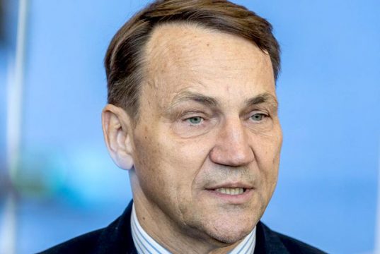 Сикорский объясняет почему конфликт Европы и России логичен с его точки зрения Сикорский объясняет почему конфликт Европы и России логичен с его точки зрения